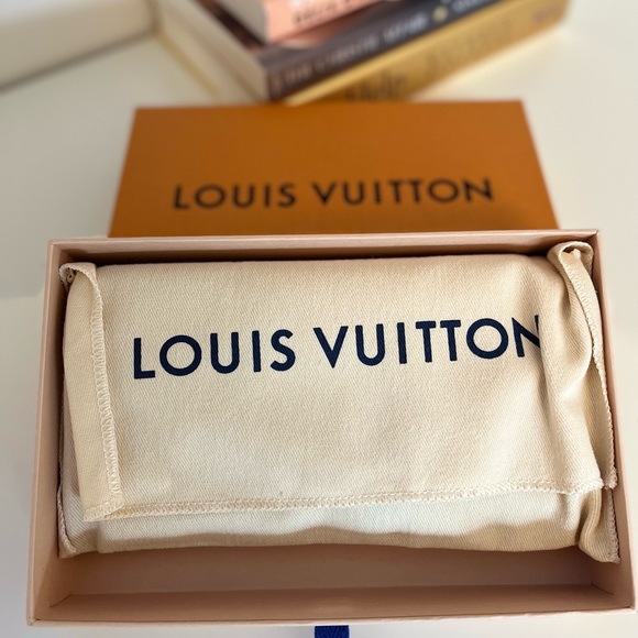 Louis Vuitton long josephine wallet. - Picture 3 of 11